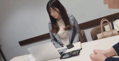 FC2PPV-4407539 前公务员美乳美人。工作场所内口内射精。家中玩弄美乳，虽不情愿仍被大量内射的偷拍还款中 []