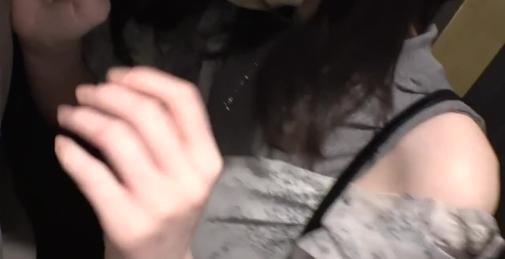 300MIUM-933 文句無し圧倒的美女！！「お兄さんの事気になっちゃって…ご飯行きません？」からのメタバースへの入会を勧めてくるが…しつこく交渉ホテイン成功！今回も大当たり！！剥ぎ取ると…透明感MAX美白ボディ、奇跡の桃色乳首、美マ●コ出現！問答無用でチ●ポ打ち込み強●ピストン！寝バックでガッチリ固定、執拗にポルチオ攻め！「カメラとか聞いてないです！」って言いながらもだんだん漏れる吐息。なんだSEX好きじゃんwwすっかり潤んだ瞳で快楽に流されていく。契約のことなど忘れて艶かしく腰をうねらし…「ぁあ気持