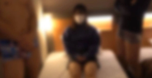 FC2PPV-4568280 【素人个拍】华奢身材被巨根深深插入[]