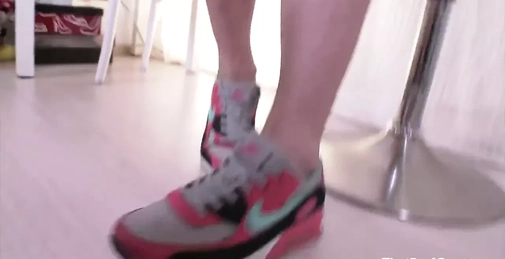 瘦弱少女肛交初体验并达到高潮[]