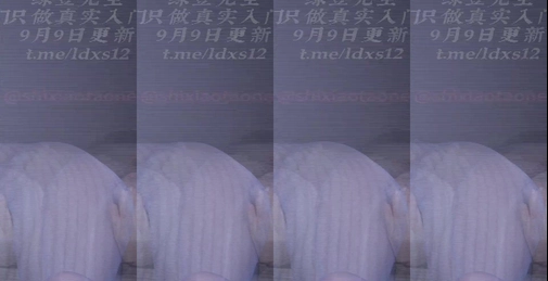 『小桃 shixiaotraone』9月9日更新两部 一：在大型商场洗手间，拿出刚买的小道具在洗手间试用 二：紫3D丝袜，隔袜自抠 2v[]